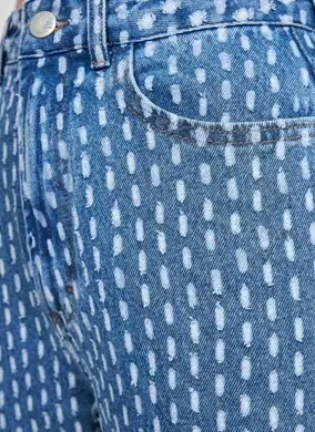 Calça Jeans Reta Com Risquinhos De Corrosão