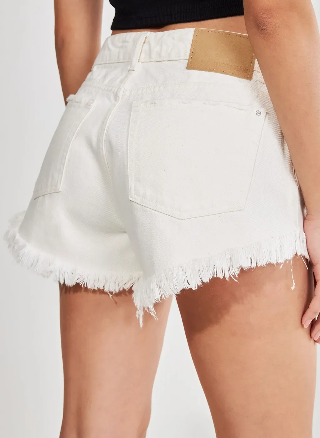 Short De Sarja Off-White Desfiado