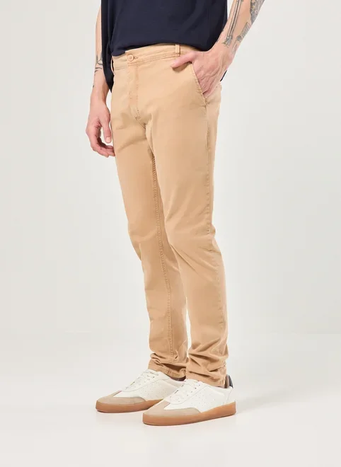 Calça Chino Slim Em Sarja Caqui
