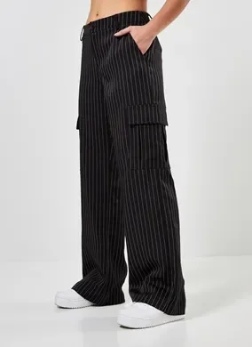 Calça De Alfaiataria Listrada Cargo