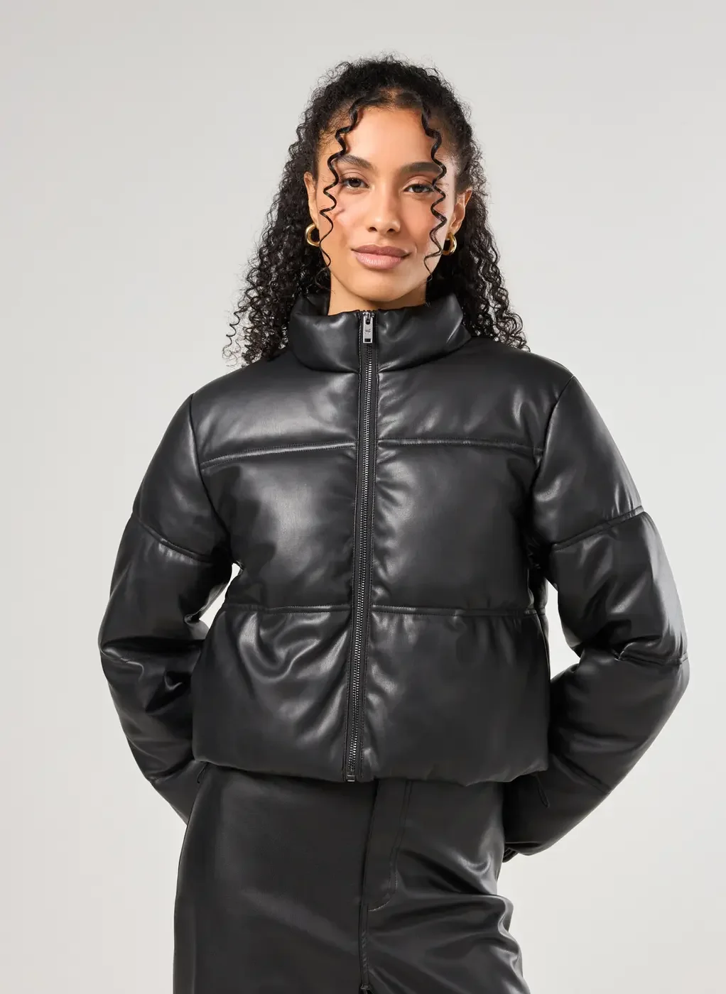 Jaqueta Puffer Preta Em Poliuretano