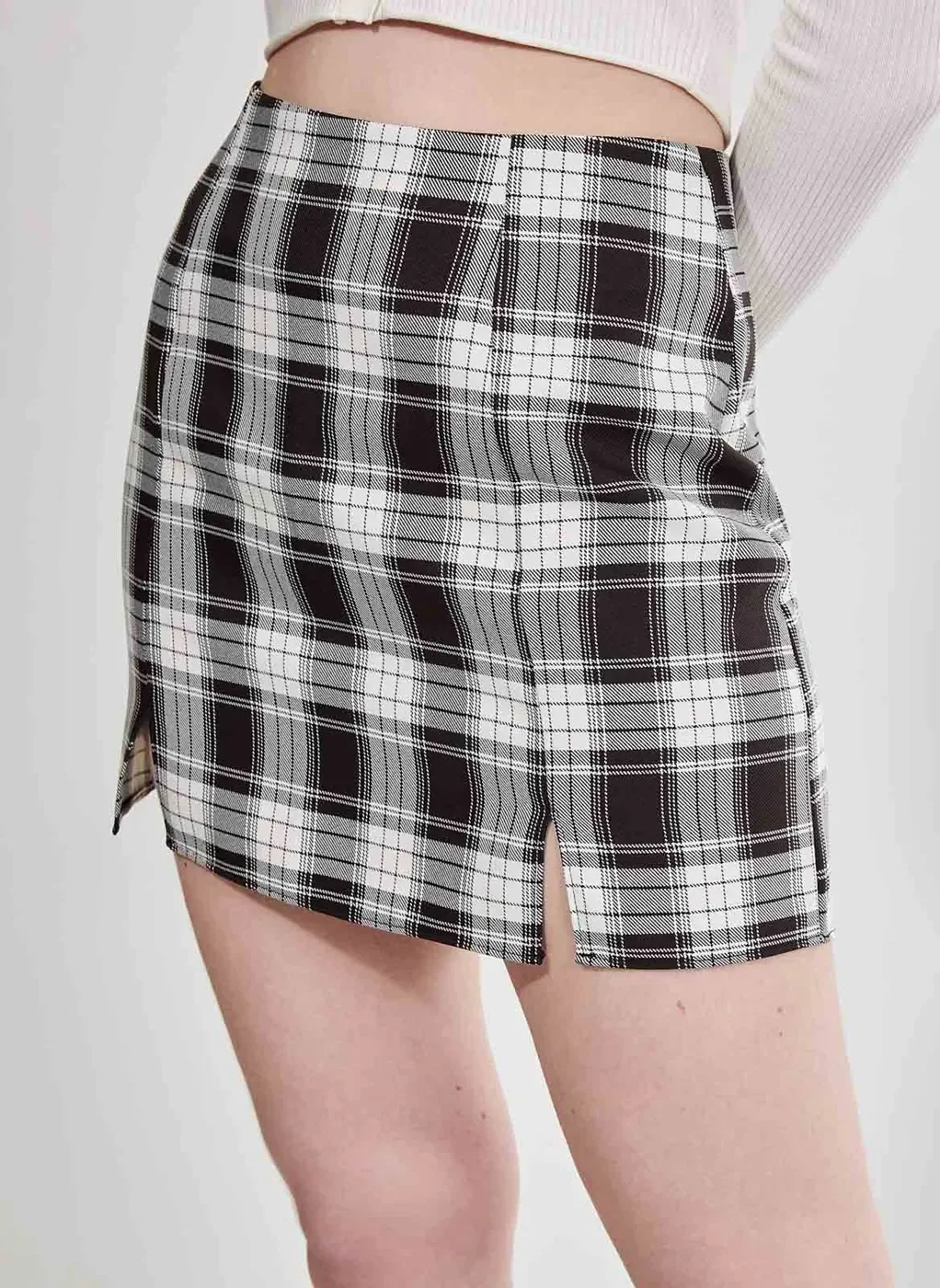 Saia Curta Xadrez Preto E Branco