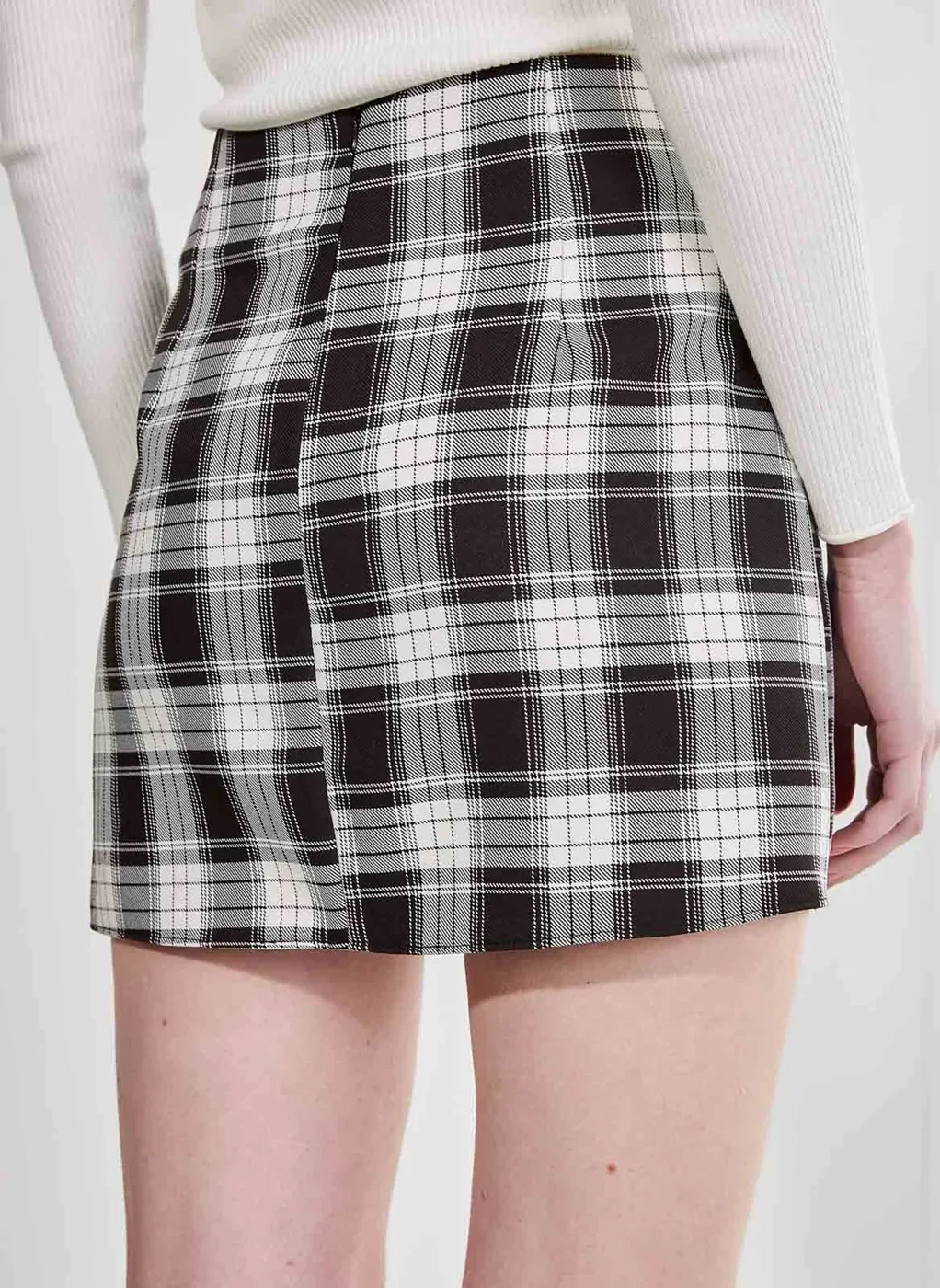 Saia Curta Xadrez Preto E Branco