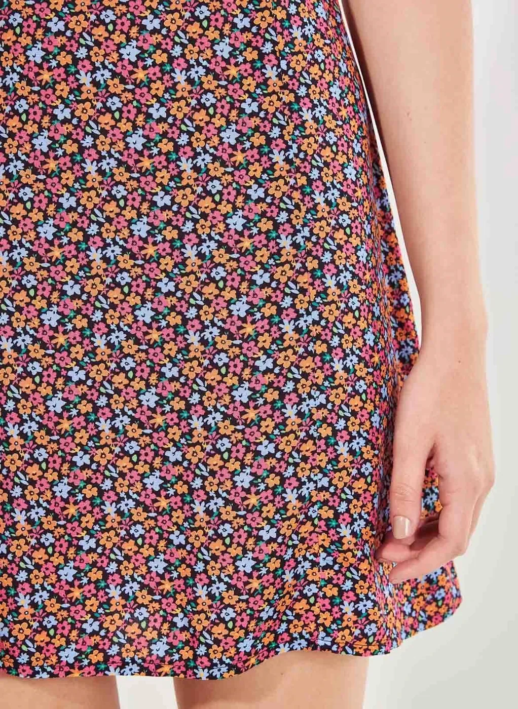 Vestido Colorido De Florzinhas