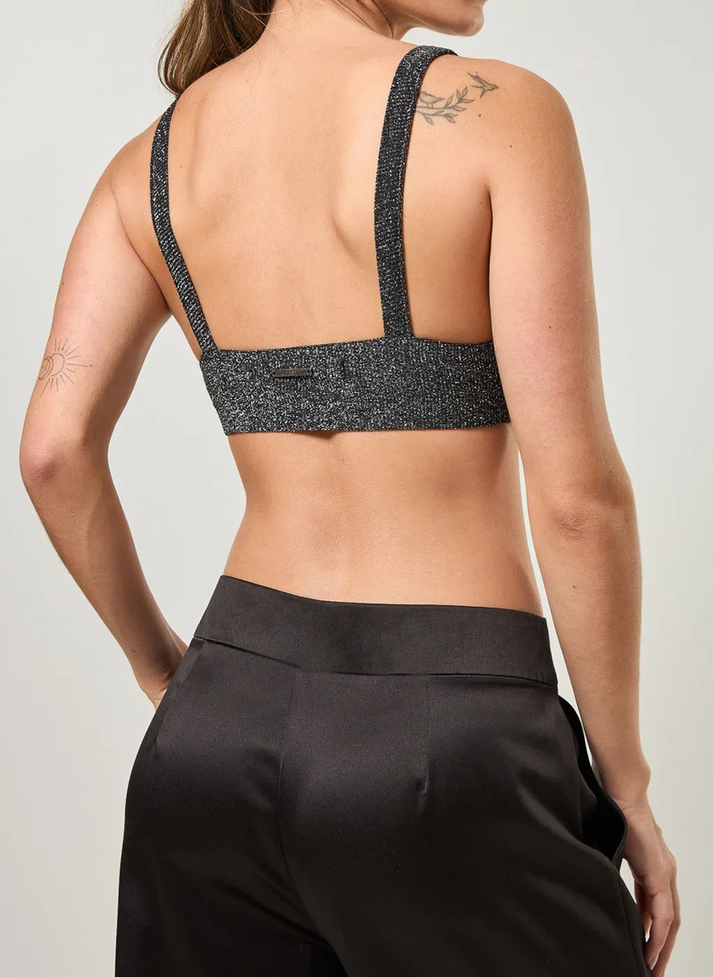 Top Decote V Com Fio Metalizado