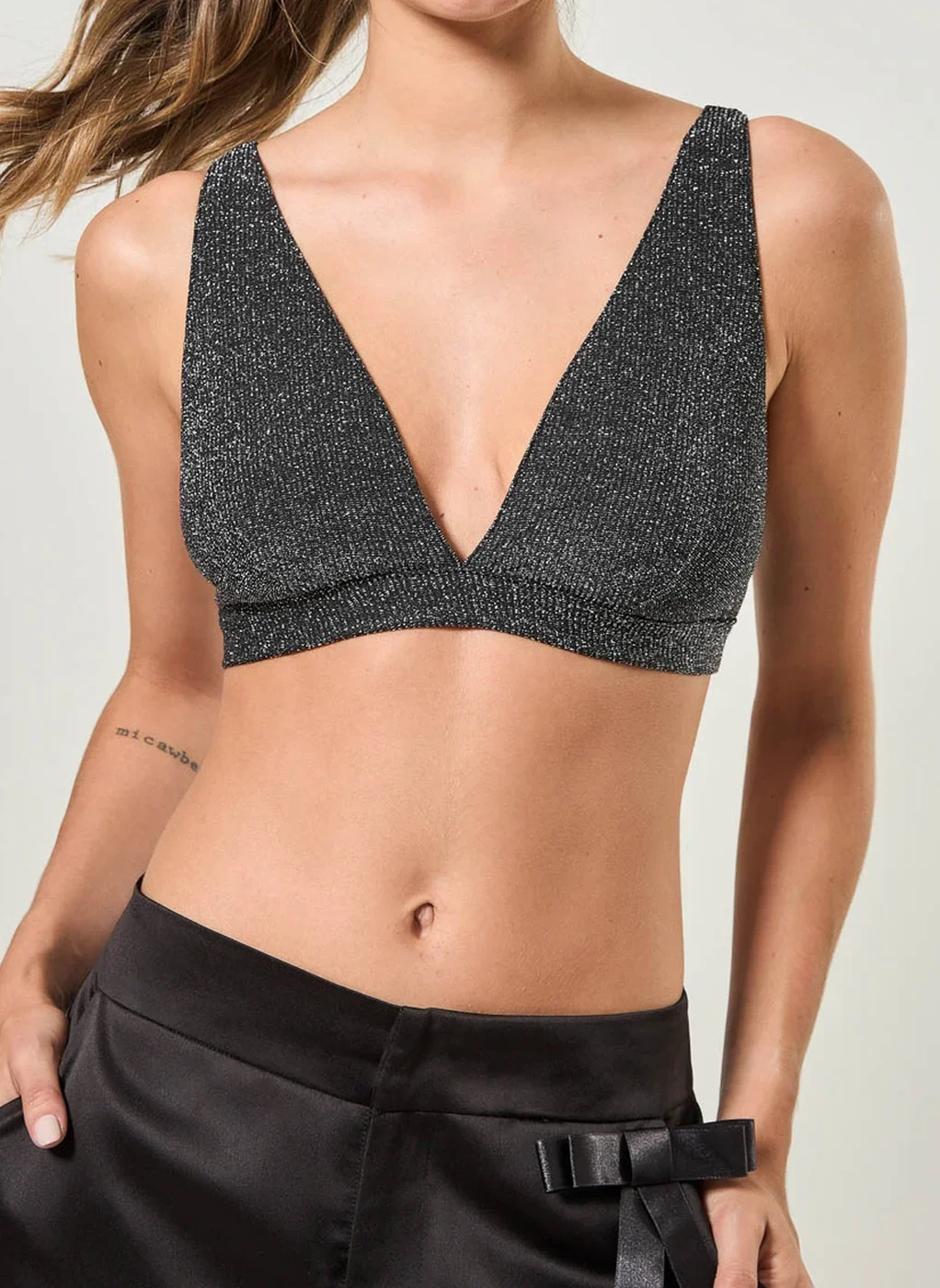 Top Decote V Com Fio Metalizado