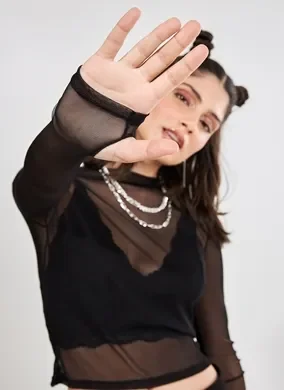 Blusa De Tule Preta Com Luvinha