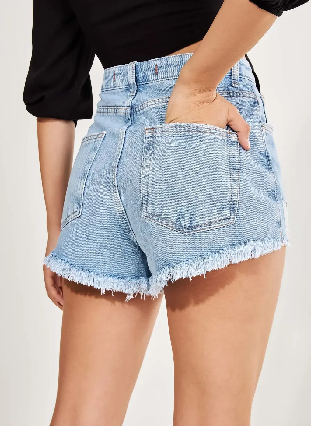 Short Jeans Claro Desfiado