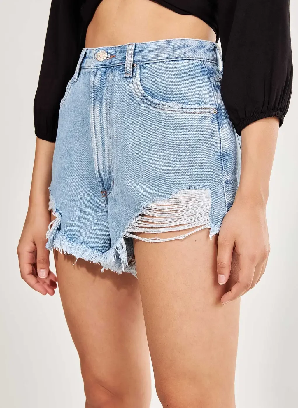 Short Jeans Claro Desfiado