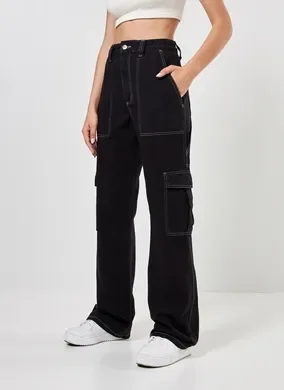 Calça Cargo Preta Costuras Contrastantes