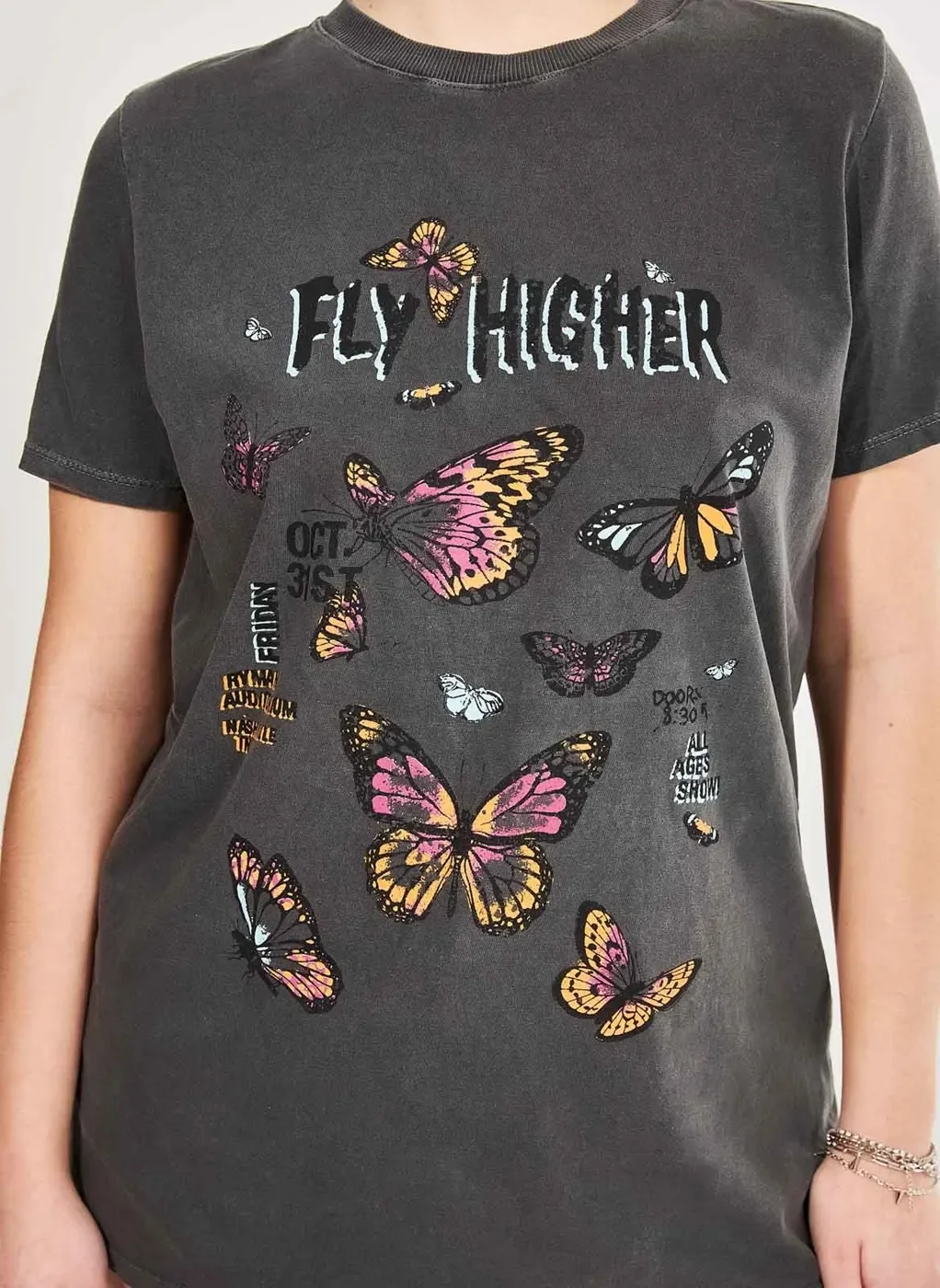 Camiseta Over Preta Lavada Borboletas