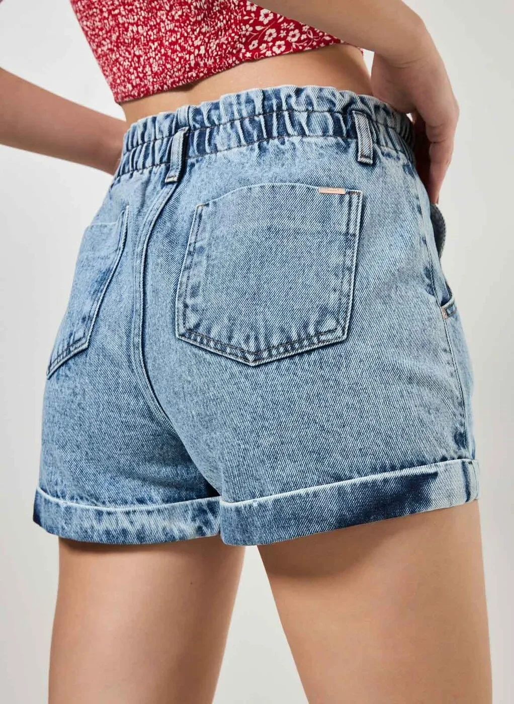 Short Jeans Com Elástico E Barra Dobrada