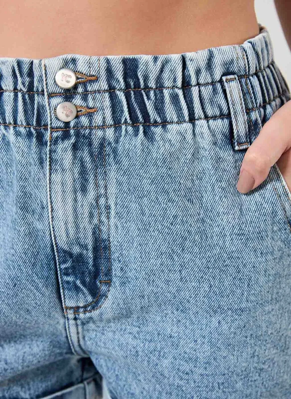 Short Jeans Com Elástico E Barra Dobrada