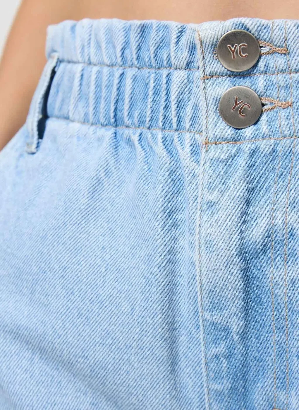 Short Jeans Com Elástico E Barra Dobrada