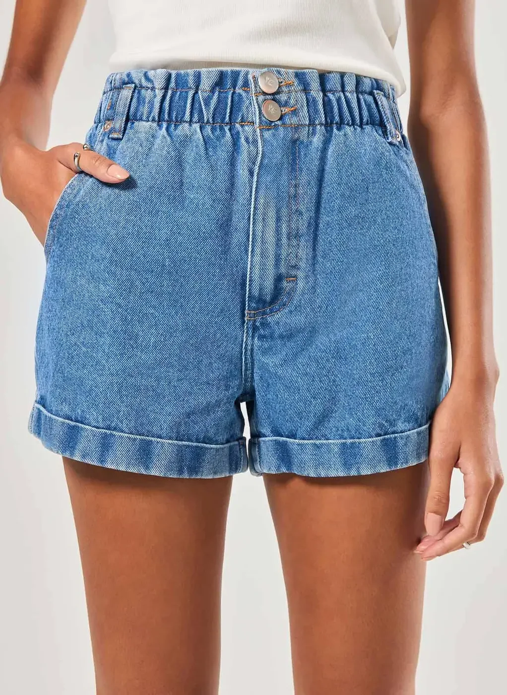 Short Jeans Com Elástico E Barra Dobrada