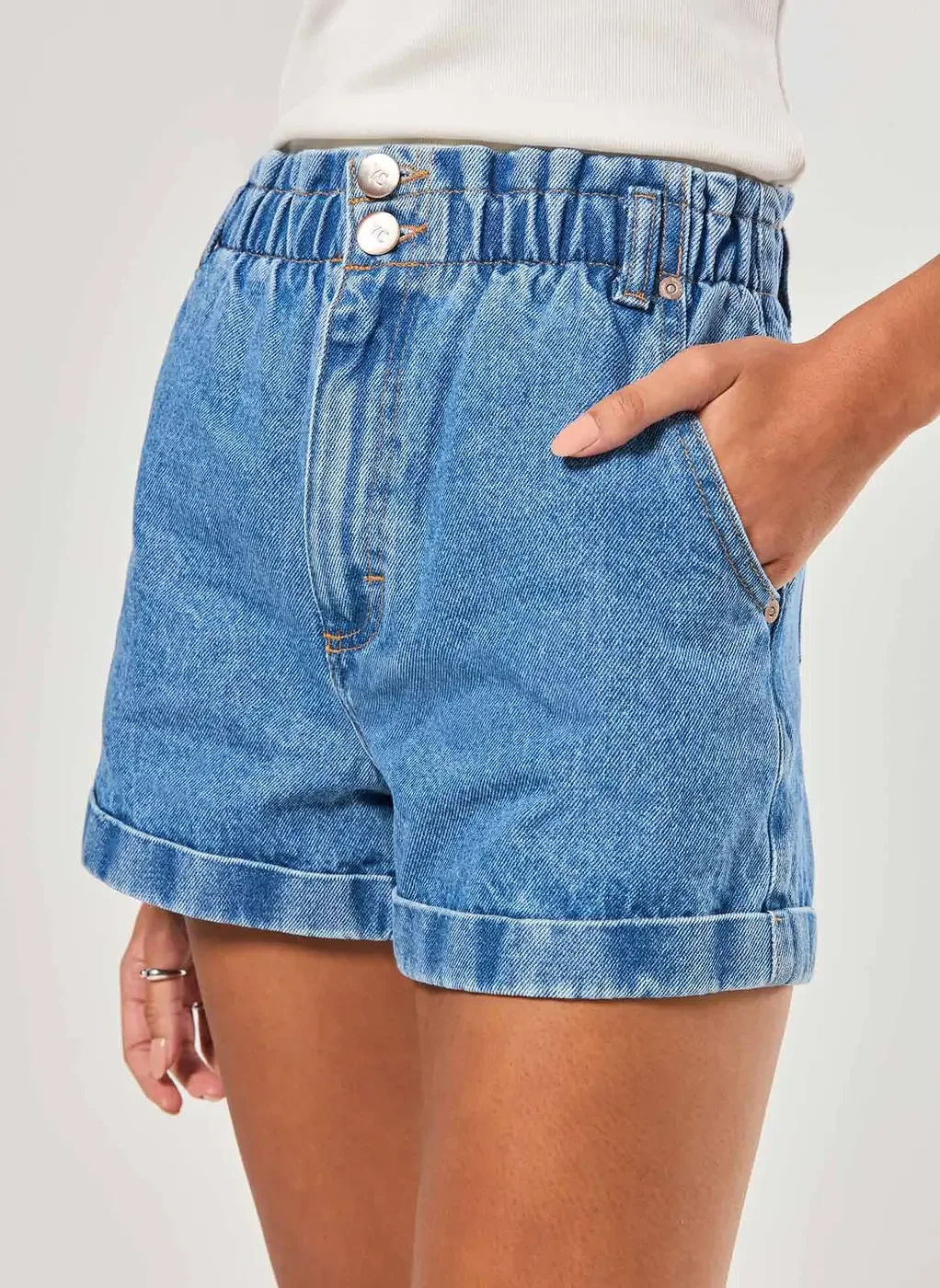 Short Jeans Com Elástico E Barra Dobrada