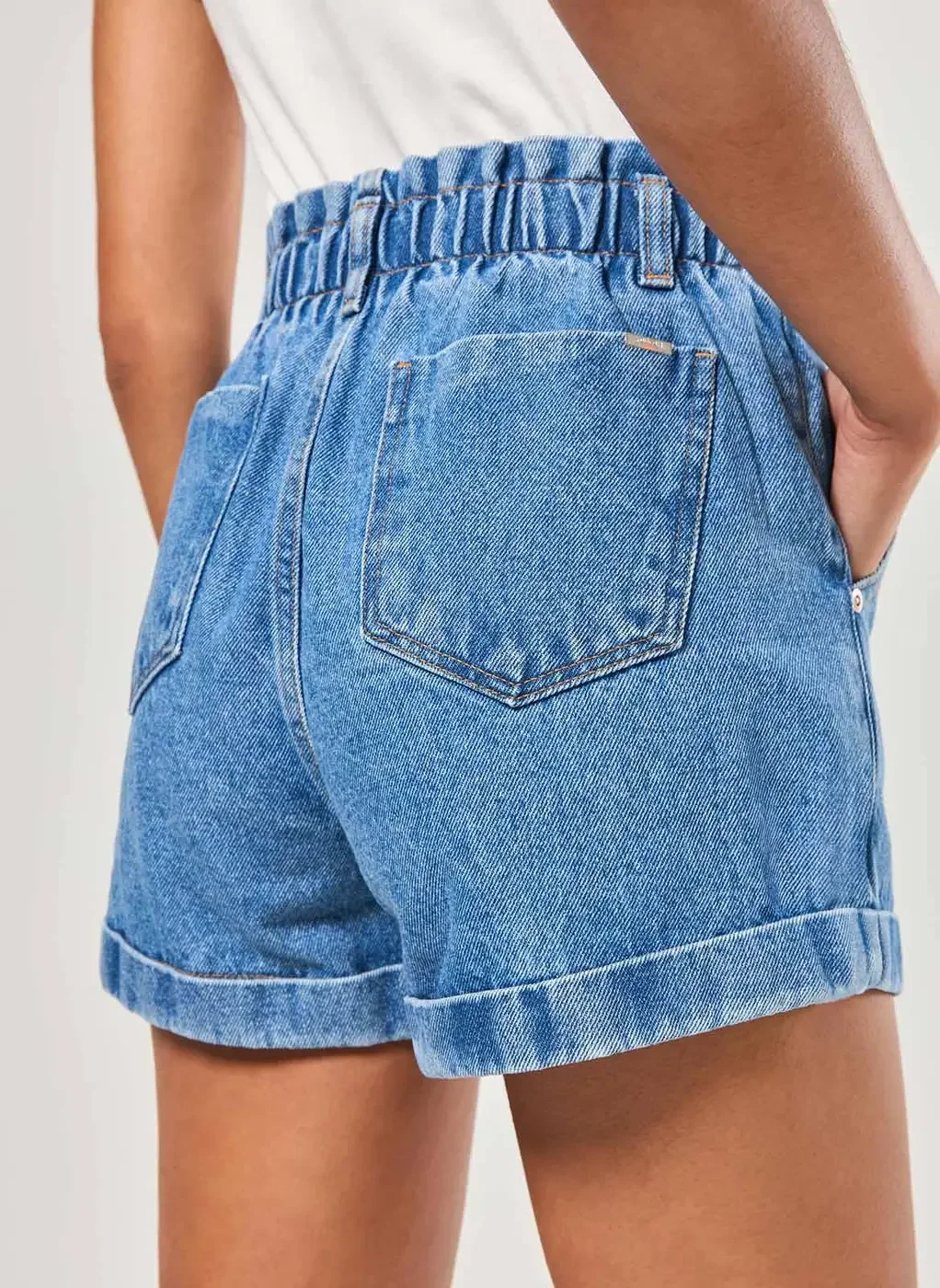 Short Jeans Com Elástico E Barra Dobrada
