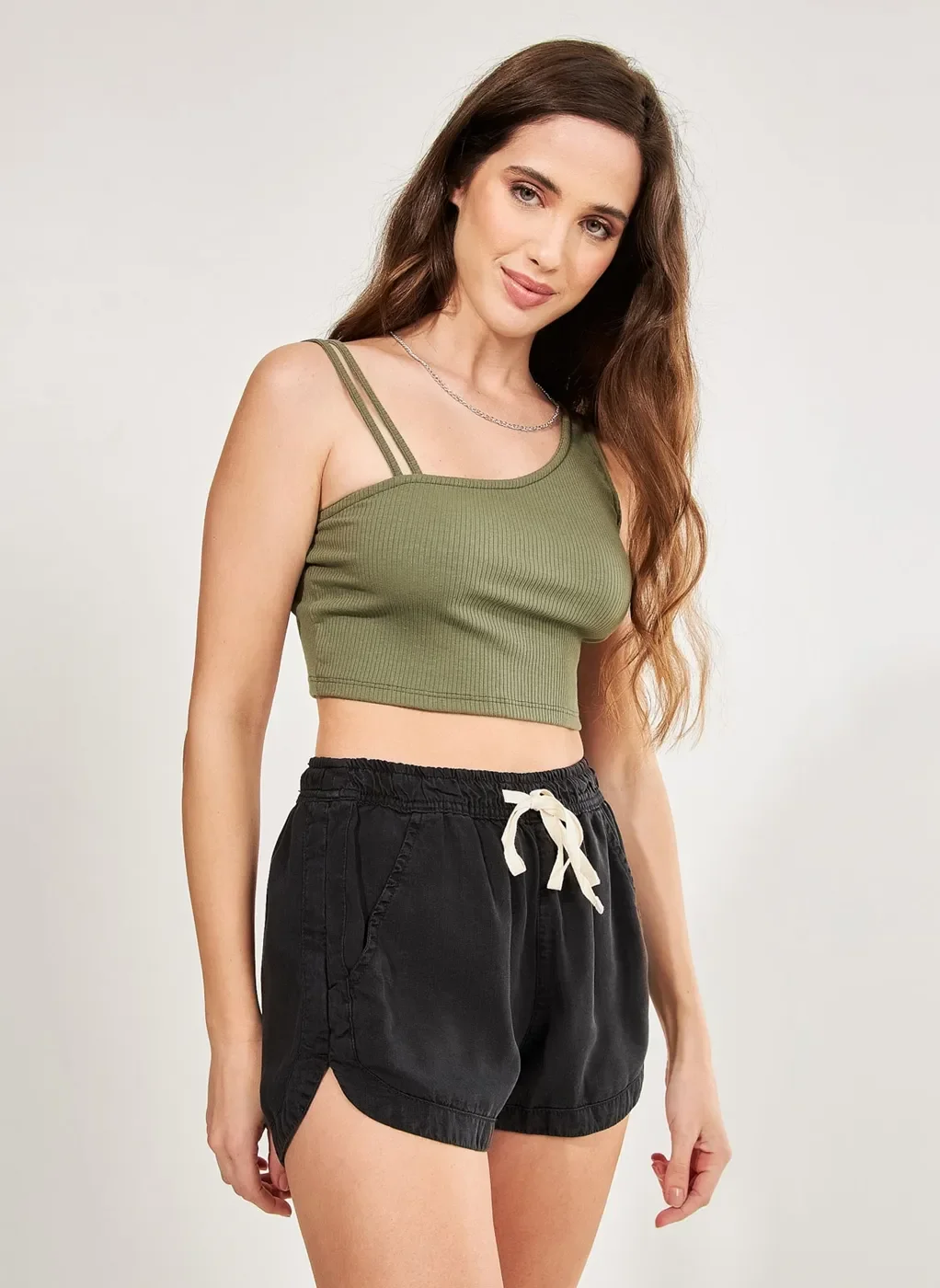 Short Preto Em Sarja