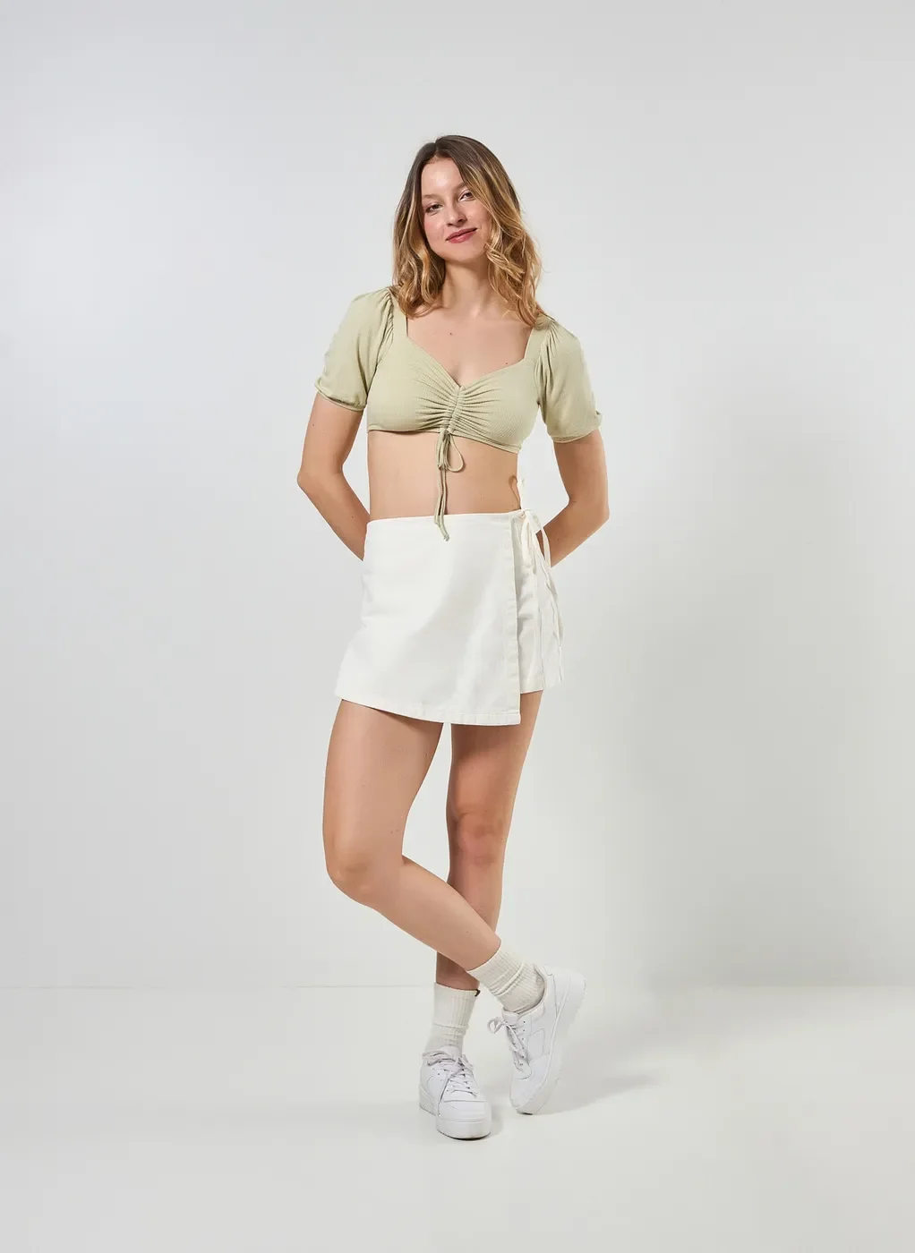 Short Saia Transpassado Em Sarja