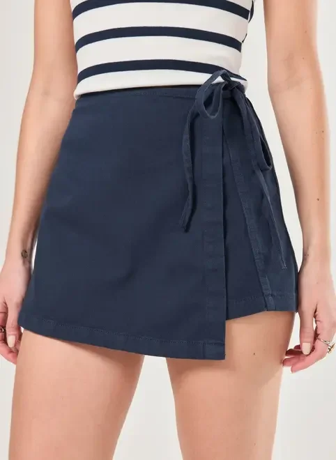 Short Saia Transpassado Em Sarja