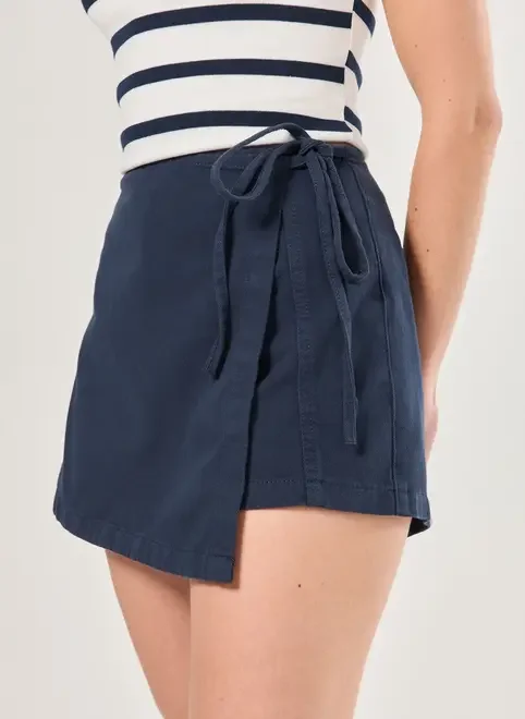 Short Saia Transpassado Em Sarja