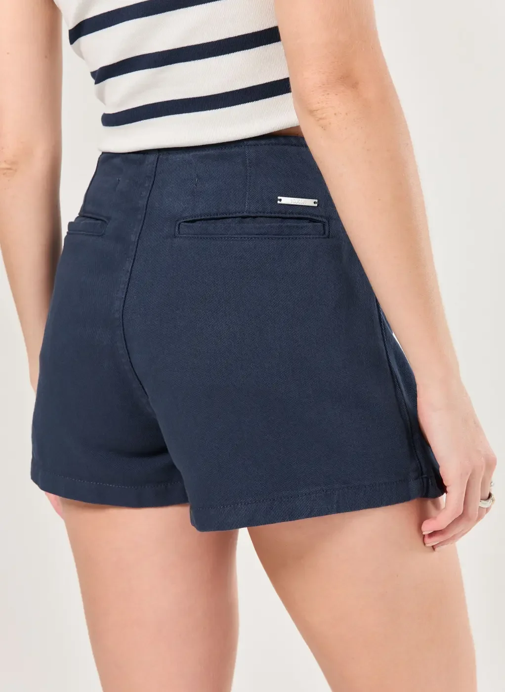 Short Saia Transpassado Em Sarja