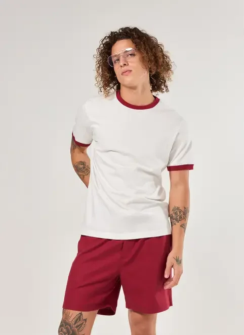 Camiseta Off-White Detalhe Contrastante