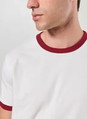 Camiseta Off-White Detalhe Contrastante