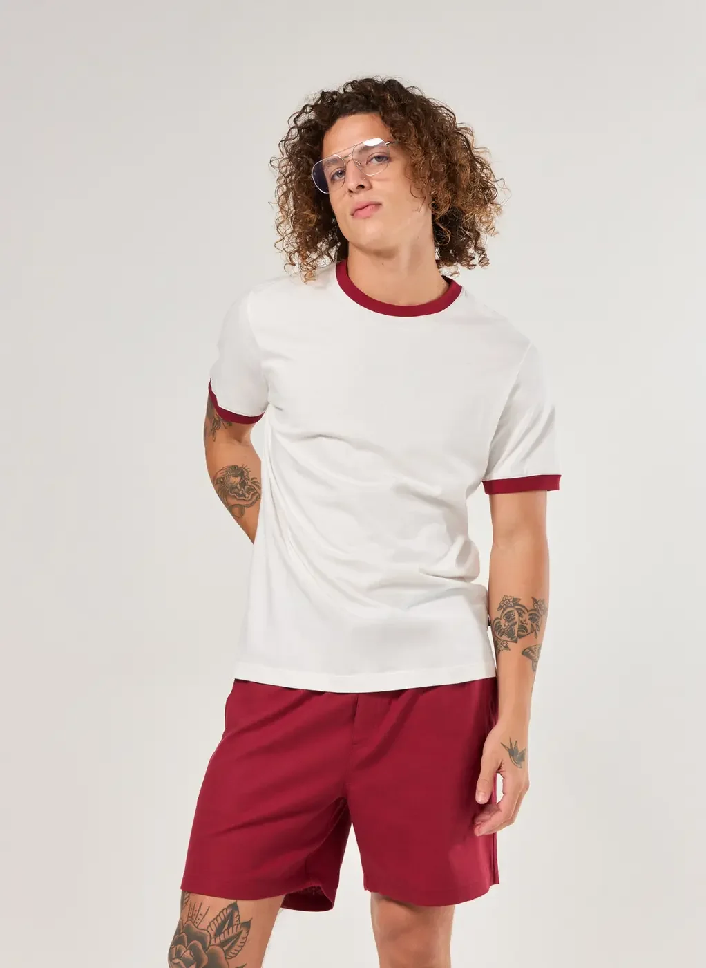 Camiseta Off-White Detalhe Contrastante