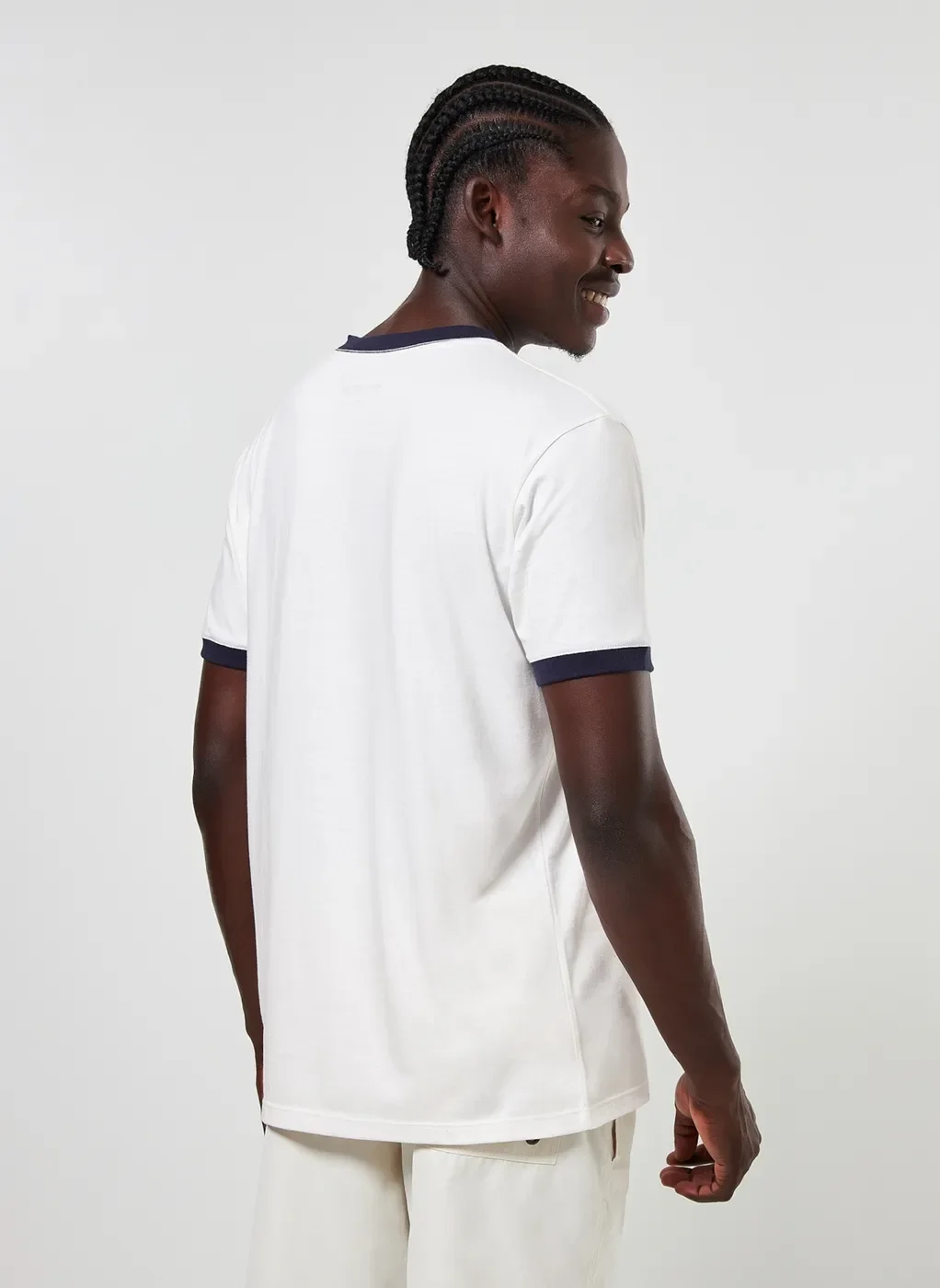 Camiseta Off-White Detalhe Contrastante