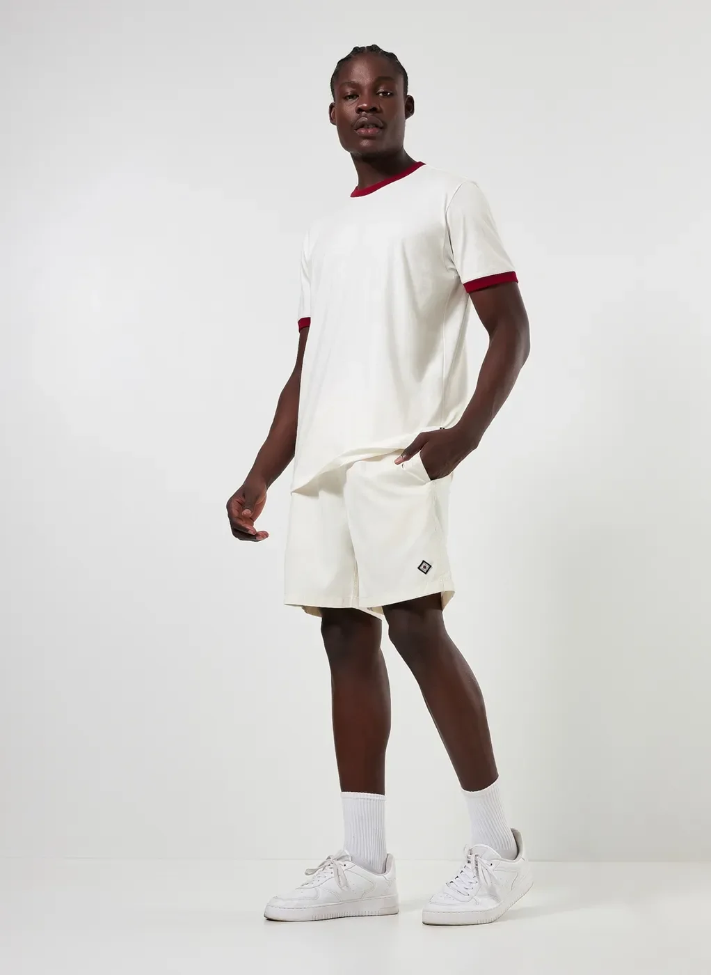 Camiseta Off-White Detalhe Contrastante