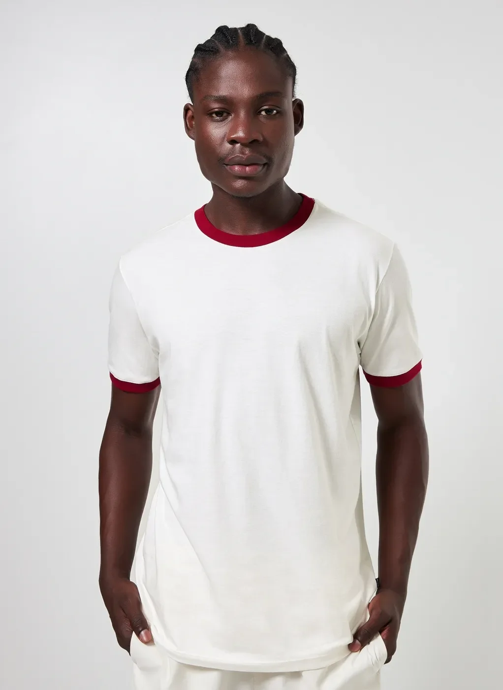 Camiseta Off-White Detalhe Contrastante