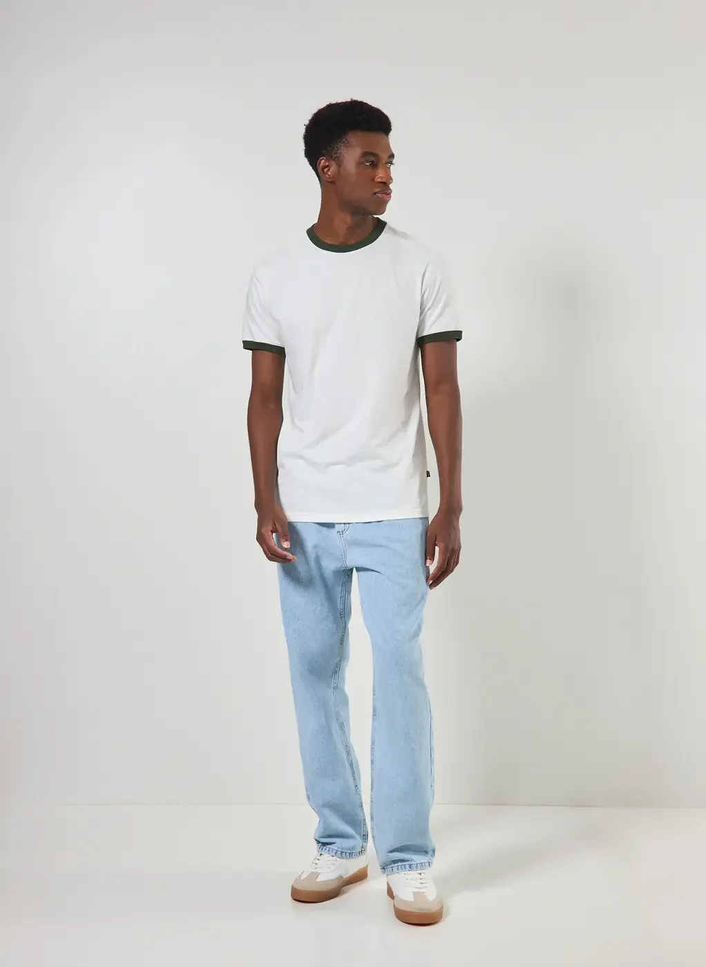 Camiseta Off-White Detalhe Contrastante