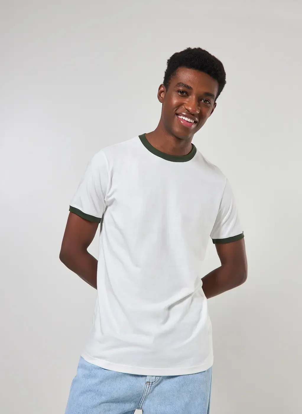 Camiseta Off-White Detalhe Contrastante