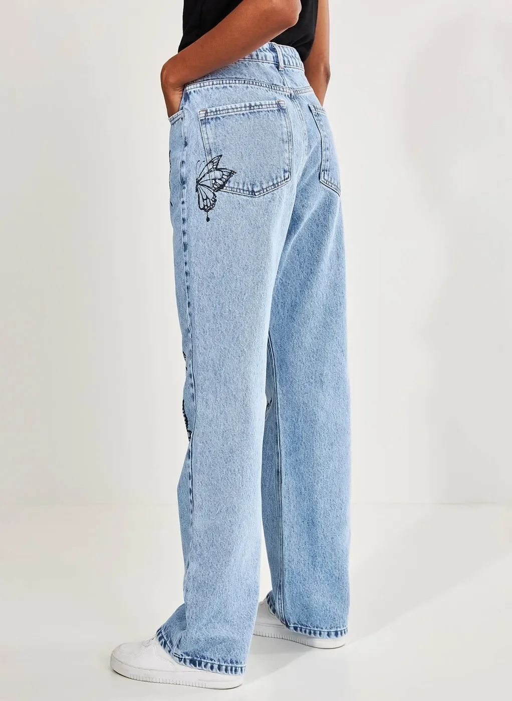 Calça Jeans Reta Over Borboletas