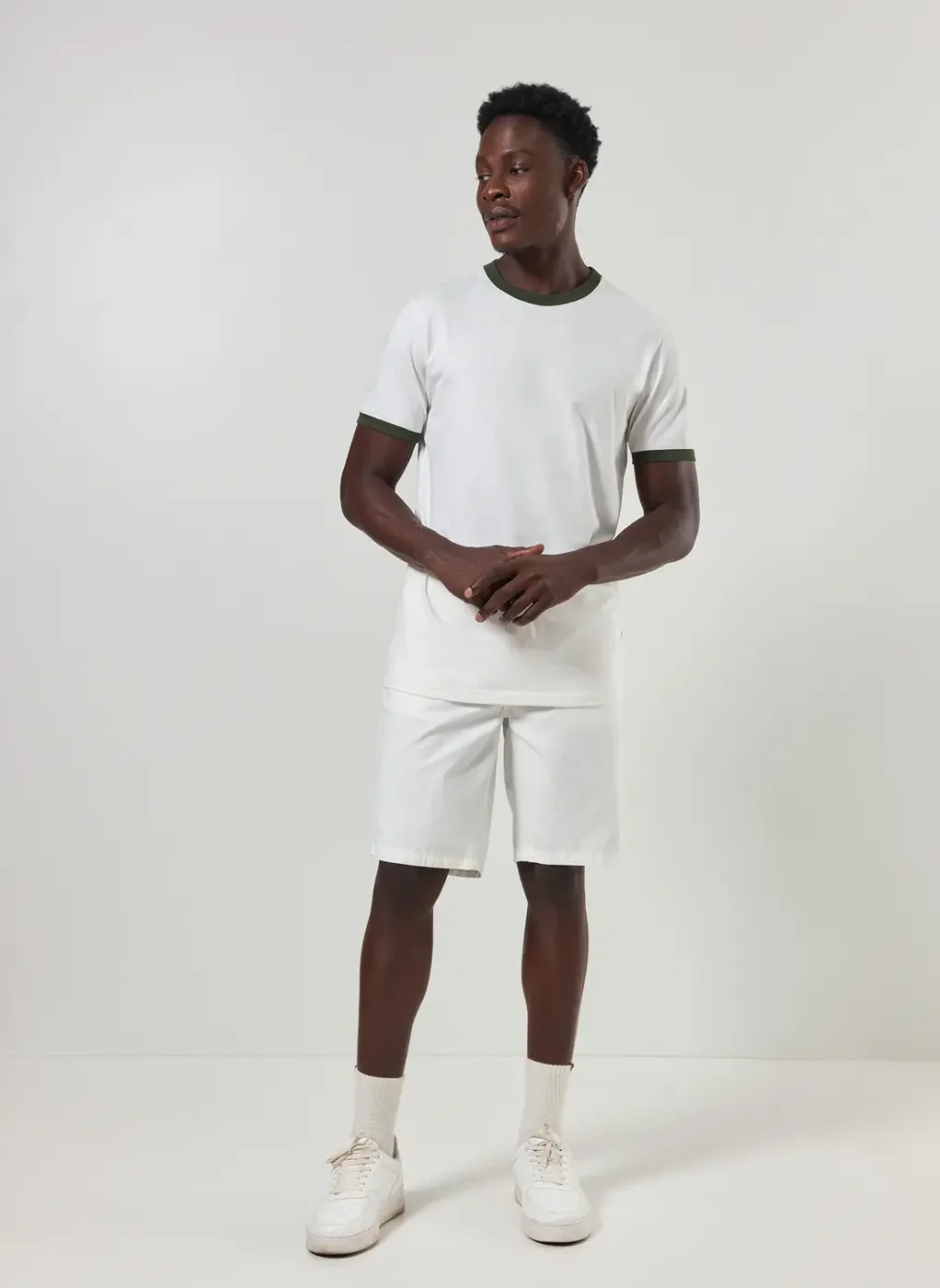 Bermuda De Sarja Off-White Básica