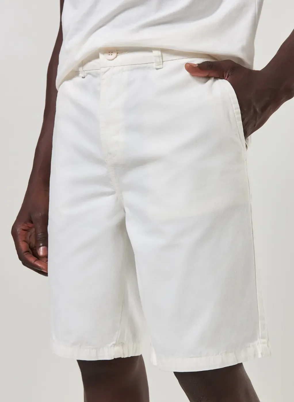 Bermuda De Sarja Off-White Básica