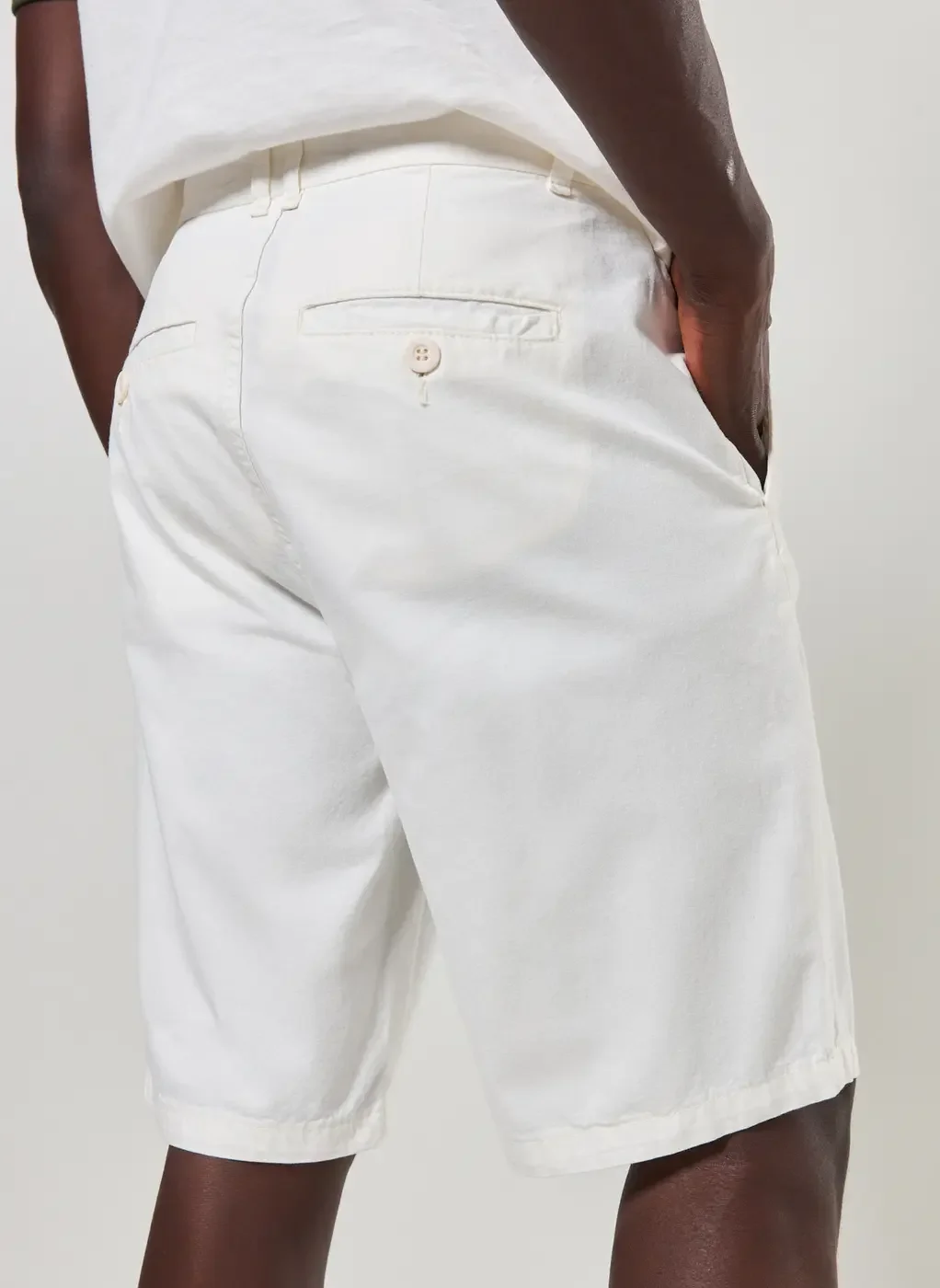 Bermuda De Sarja Off-White Básica