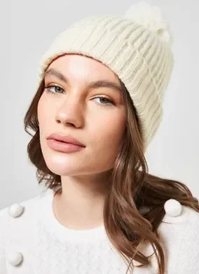 Gorro Off-White Com Pompom