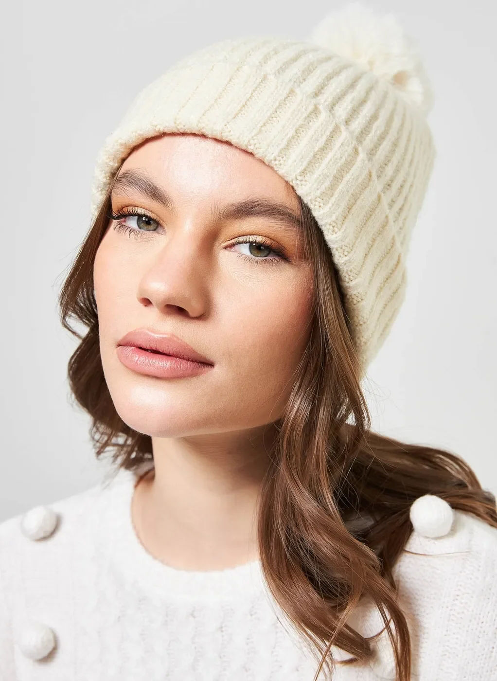 Gorro Off-White Com Pompom