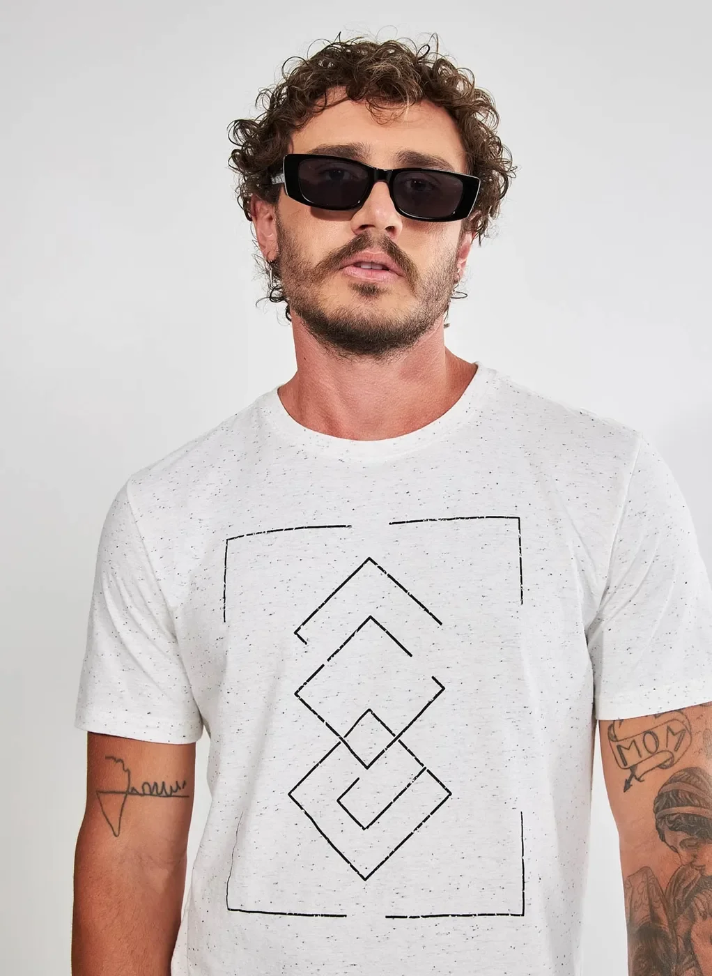 Camiseta Mescla Estampa Geométrica