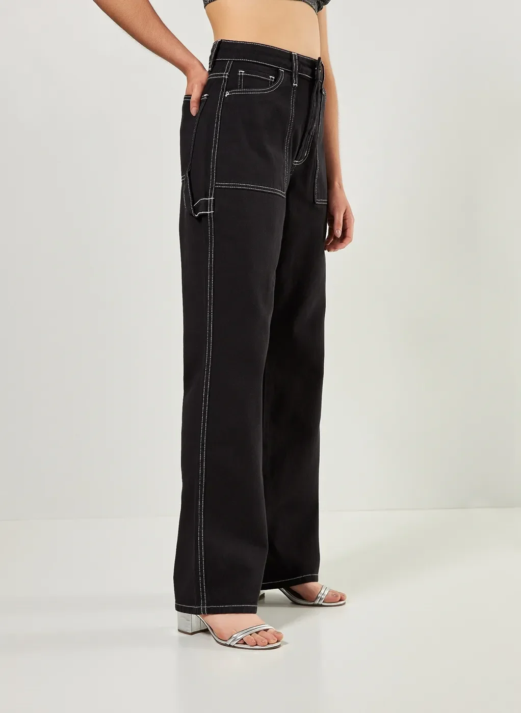 Calça Wide Leg Em Sarja Com Costuras