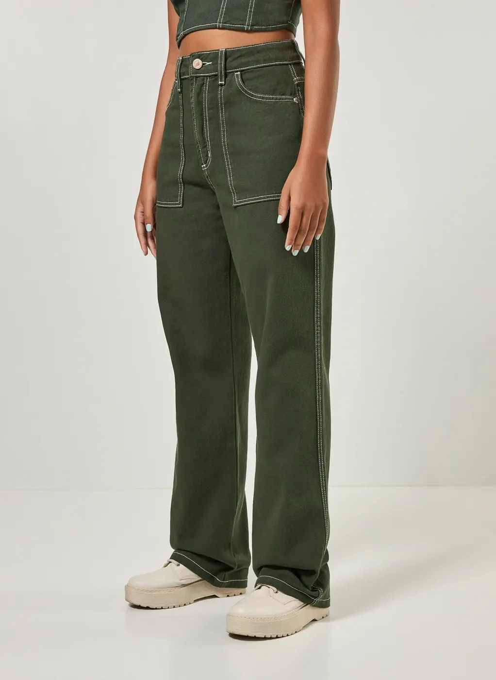 Calça Wide Leg Em Sarja Com Costuras