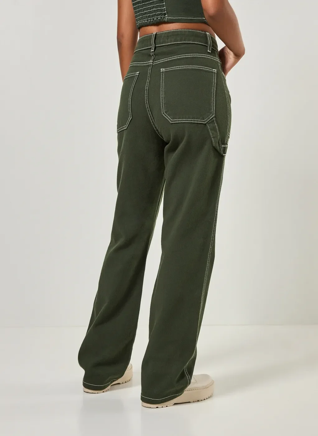 Calça Wide Leg Em Sarja Com Costuras