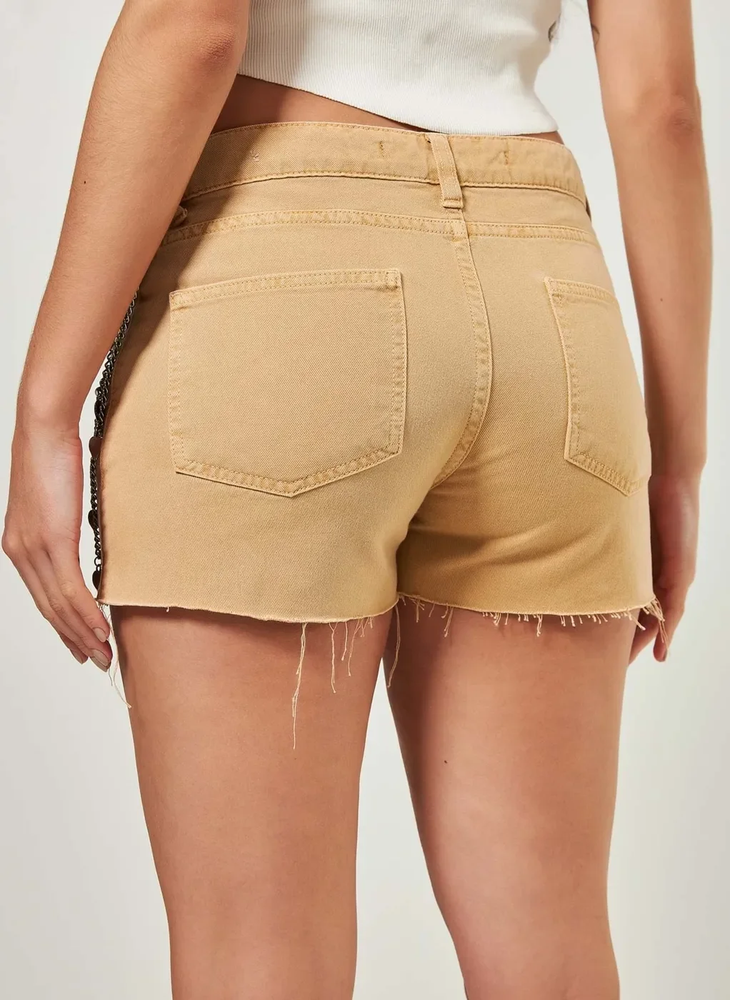 Short Saia Caqui Com Corrente