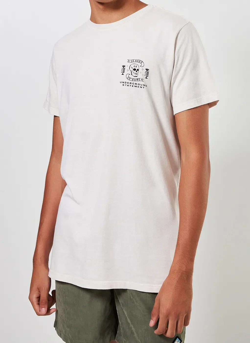 Camiseta Alongada Caveiras Nas Costas