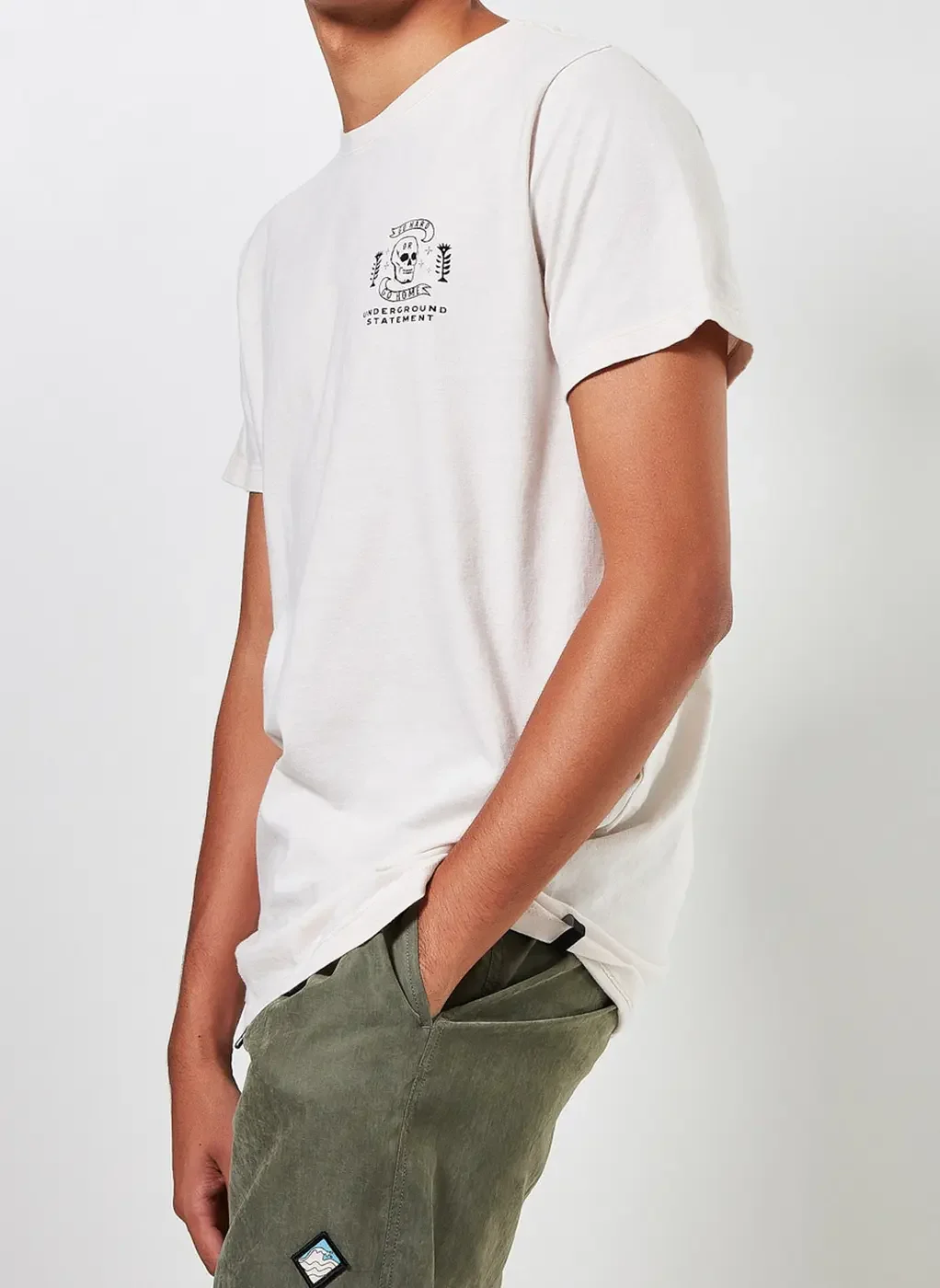 Camiseta Alongada Caveiras Nas Costas