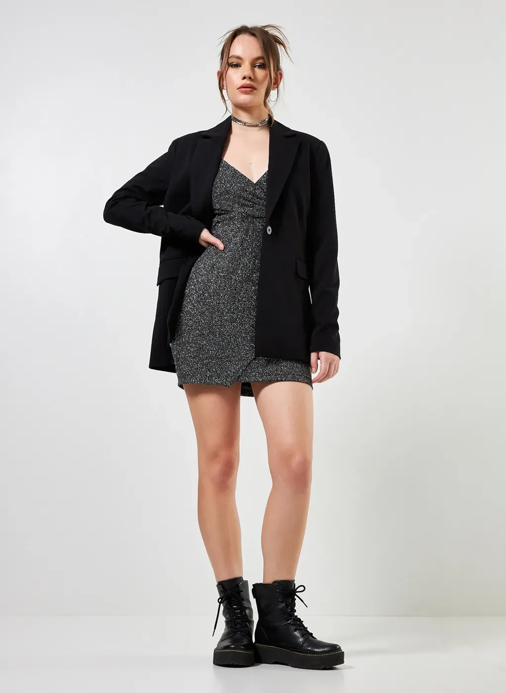 Vestido Preto Com Brilho Prateado