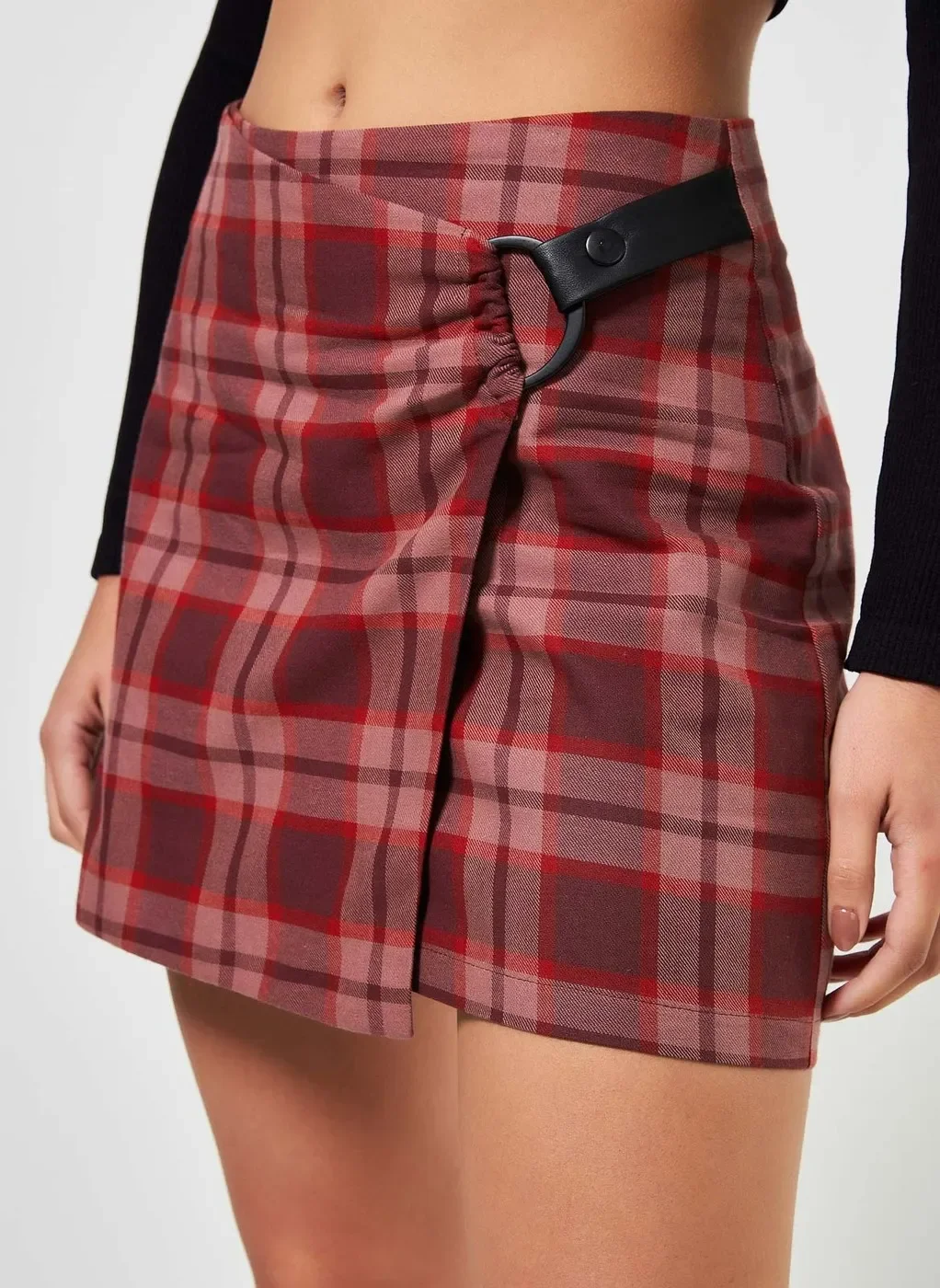 Saia Transpassada Em Xadrez Vermelho