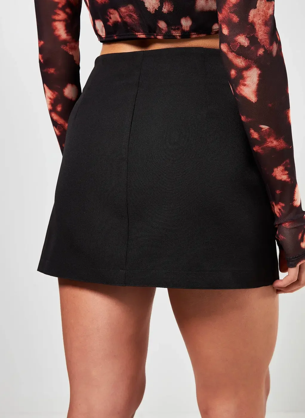 Saia Com Fenda Com Ganchinhos